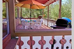 Two-Bedroom House room in Rocky Mountain Cottage: Pet Friendly Wi-Fi