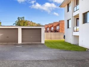 Boulevarde 2 Pebbly Beach