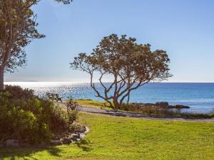 Boulevarde 2 Pebbly Beach