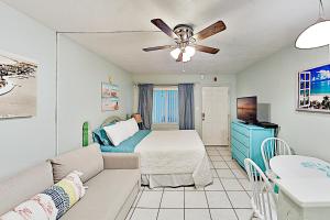 Studio Apartment room in Pass-A-Grille Beach Retreat - Observation Deck condo