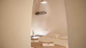 Oia, Finikia Cave House