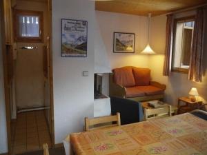 Appartement 3 étoiles à Méribel : 4 chambres, balcon, proche pistes - FR-1-355-49