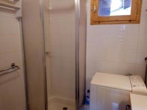 Appartement 3 étoiles à Méribel : 4 chambres, balcon, proche pistes - FR-1-355-49