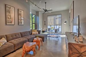 Apartment room in Lively Urban Escape with Private Patio in SoLA!