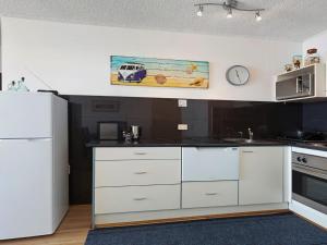 Oceanic 2 On Main Beach