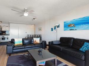 Oceanic 2 On Main Beach