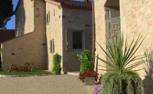 BONAGUIL HOLIDAYS Gîte de charme 4 étoiles avec SPA privé-CLIM- Draps, vélos inclus - Equipé pour bébé