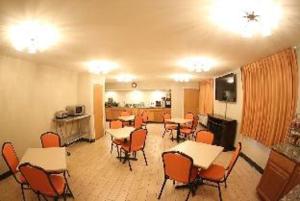 Room #53010324 room in Super 8 by Wyndham Portsmouth