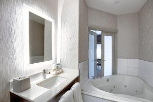 Holiday Inn Express Airport Calgary by IHG