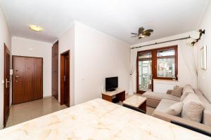 Beige - Neptun Park by OneApartments