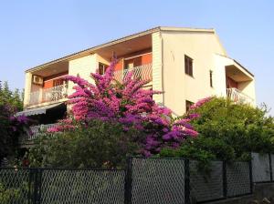 Apartments Ljube - quiet location & close to the beach