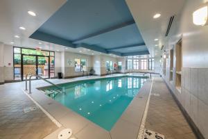 Holiday Inn Express & Suites Riverport Richmond by IHG