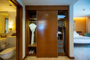 Emaar Residences Fashion Avenue formerly Address Dubai Mall by The S Holiday Homes