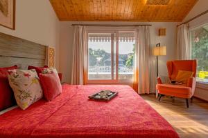 StayVista at Dudly Manor with Swimming Pool