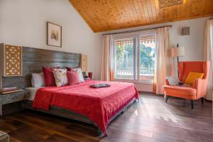 StayVista at Dudly Manor with Swimming Pool