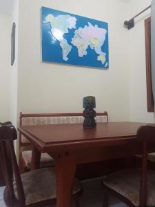 1 quarto a uma quadra da praia