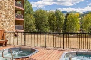 Very Spacious apartment close to Lions Head Gondola