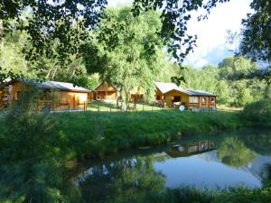 Campings Camping, Hotel De Plein Air Les Cariamas : photos des chambres