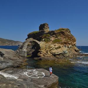 The Oasis House - Steps Away from Menites Springs Andros Greece