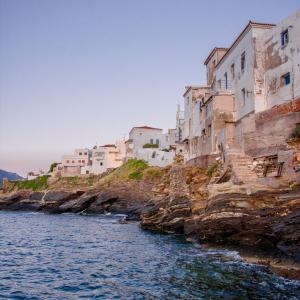 The Oasis House - Steps Away from Menites Springs Andros Greece