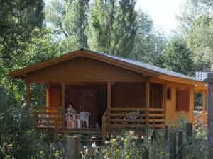 Campings Camping, Hotel De Plein Air Les Cariamas : photos des chambres