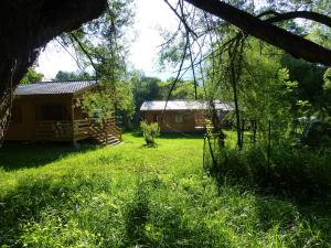 Campings Camping, Hotel De Plein Air Les Cariamas : photos des chambres