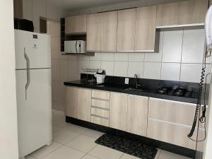 Ótimo Apto 2 quartos, Av. Brasil, de frente, quadra mar.