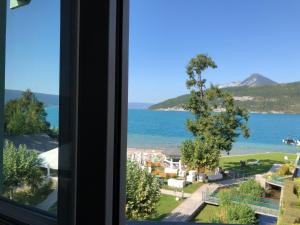 Appartements Logement atypique avec vue unique panoramique sur le lac d’Annecy, dans une residence avec plage et ponton privee sur la commune de Duingt (Rive gauche du lac). : photos des chambres