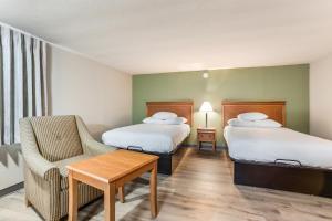 Double Room with Two Double Beds - Non-Smoking room in Americas Best Value Inn - Lebanon