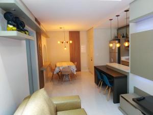 Apê novo Canasvieiras, 2 garagens, excelente localização