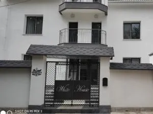 White House - Biruinţa