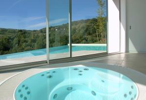 Villas Villa de 4 chambres avec piscine privee jacuzzi et jardin amenage a Saint Desirat : photos des chambres