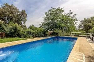 Spacious Villa with Private Pool in Valdecaballeros - Puebla de Alcocer