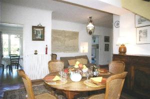 Villa élégante à Céreste avec piscine privée et jacuzzi