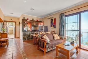 Charming house with sea view, Nerja and private pool