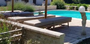 Maisons de vacances Maison d'une chambre avec piscine partagee terrasse et wifi a Bussac Foret : photos des chambres