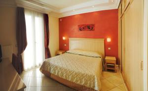 Comfortable villa lower level in Montelabbate with private pool