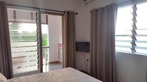 Comfortable apartment in Baie Sainte Anne 56 m² with sea view