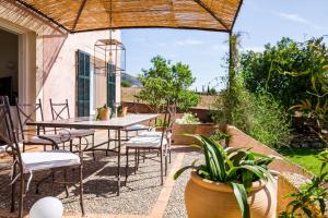 Spacious villa in Sant Llorenç, 230 m², private pool, sea view