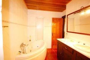 Rustic Villa Tavira with Mountain Views and Pool