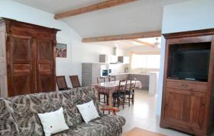 Appartement élégant à Vias avec balcon et jardin