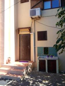 4 bedrooms house at Varna 450 m away from the beach with enclosed garden and wifi