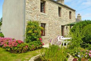 Maisons de vacances Maison de 3 chambres avec jardin clos et wifi a Ploudalmezeau : photos des chambres