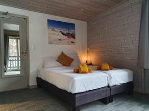 Hotels Lodge Les Merisiers : photos des chambres