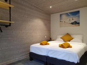 Hotels Lodge Les Merisiers : photos des chambres