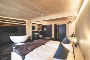 Suite with Mountain View room in Frutigresort