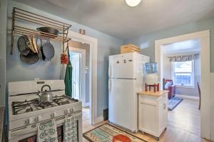 Adventure Home Base - 7 Blocks to Downtown!