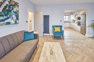 Two-Bedroom Apartment room in Bellevue Apartments