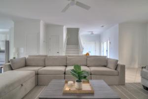 Holiday Home room in Splendid Home With Private Pool and Hot Tub Patio Just a 20mn Walk to Beach Pets Welcome