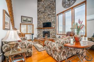 Two Bedroom Apartment  room in Crest 100A
